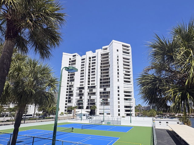 Anchor Bay Club Condo photo 3
